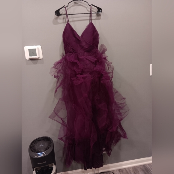 Windsor Hadley V-Neck Ruffled A-Line Tulle Formal Dress - Picture 2 of 11